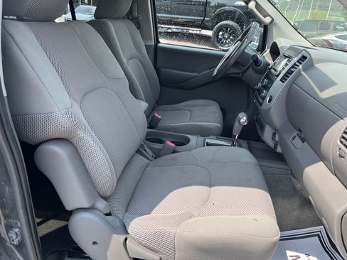 Used 2014 Nissan Frontier SV w/ SV Value Truck Package AWD/4WD image 3