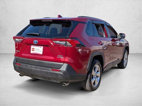 Used 2021 Toyota RAV4 XLE Premium image 5