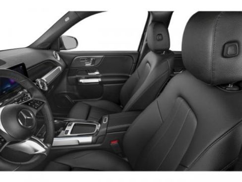 Used 2025 Mercedes-Benz GLB 250 4MATIC image 9
