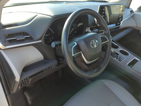 Used 2024 Toyota Sienna XLE image 13