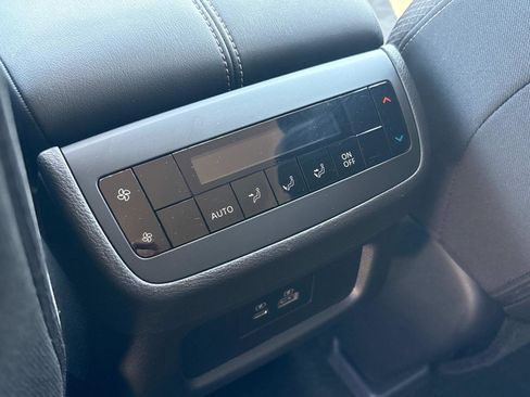 Used 2024 Nissan Pathfinder SV image 14