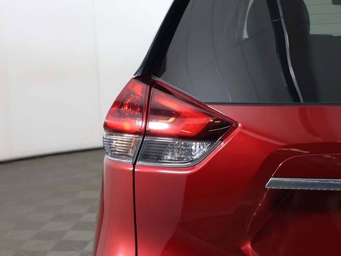 Used 2018 Nissan Rogue SV w/ Sun & Sound Touring Package image 17