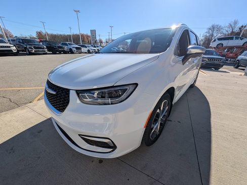 New 2026 Chrysler Pacifica Pinnacle w/ Trailer Tow Group image 9