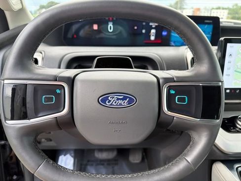 Used 2025 Ford Expedition Active AWD/4WD image 21