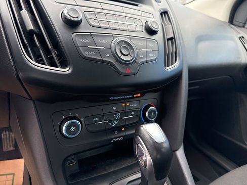 Used 2015 Ford Focus SE image 24