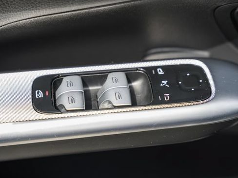 Used 2024 Mercedes-Benz GLC 300 4MATIC image 31