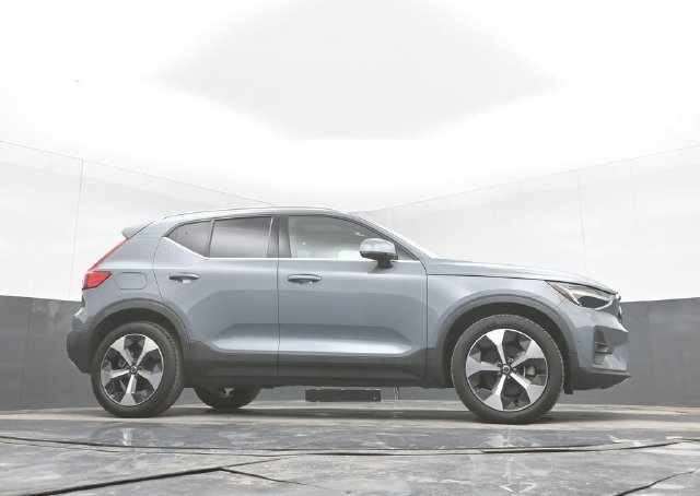 Used 2023 Volvo XC40 B4 Ultimate FWD image 36