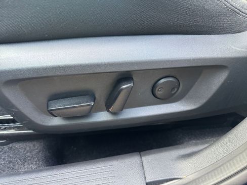 Used 2025 Nissan Rogue SV image 22