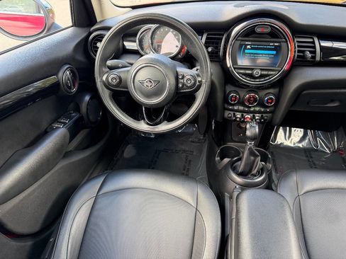 Used 2019 MINI Cooper 4-Door Hardtop w/ Signature Upholstery Package image 18