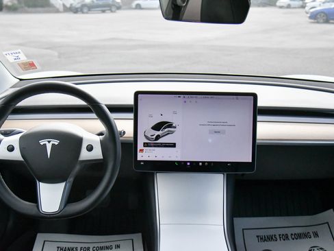 Used 2020 Tesla Model 3 Standard Range RWD image 33