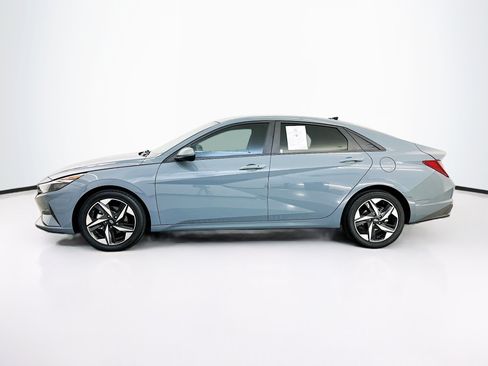 Used 2023 Hyundai Elantra SEL w/ Convenience Package FWD image 4
