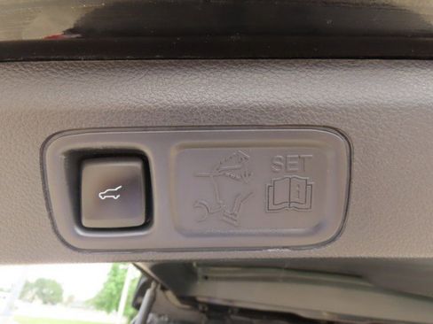 Used 2023 Ford Expedition Limited AWD/4WD image 13