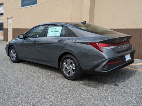 New 2026 Hyundai Elantra SE FWD image 9