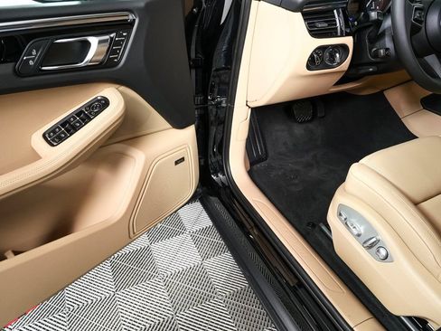 Certified 2026 Porsche Macan AWD/4WD image 8