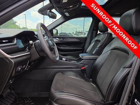Used 2024 Jeep Grand Cherokee Altitude AWD/4WD image 15