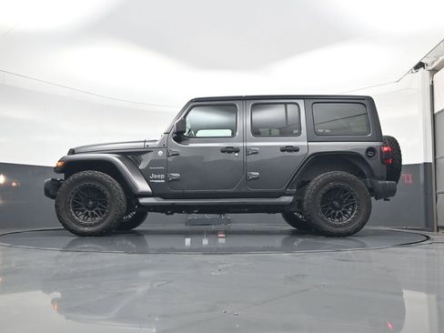 Used 2018 Jeep Wrangler Unlimited Sahara image 22