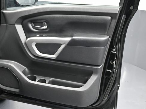Used 2023 Nissan Titan SV image 34