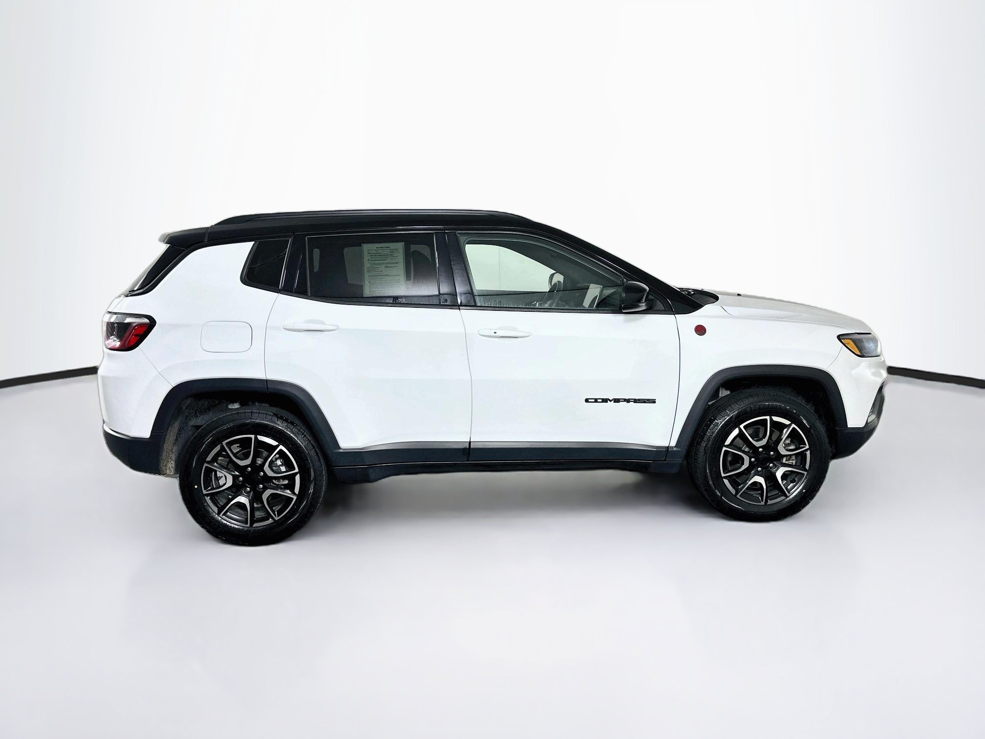 Used 2025 Jeep Compass Trailhawk w/ Trailer Tow Group AWD/4WD image 10