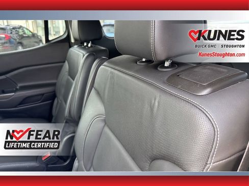 Used 2023 GMC Acadia SLT image 41