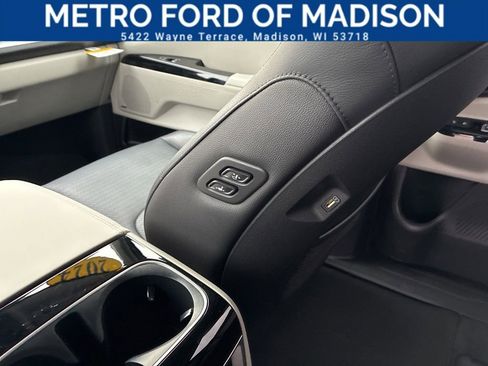 Used 2024 Kia Carnival SX Prestige image 40