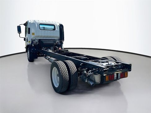 New 2024 Chevrolet Low Cab Forward image 5