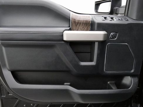 Used 2017 Ford F250 Lariat w/ Chrome Package image 14