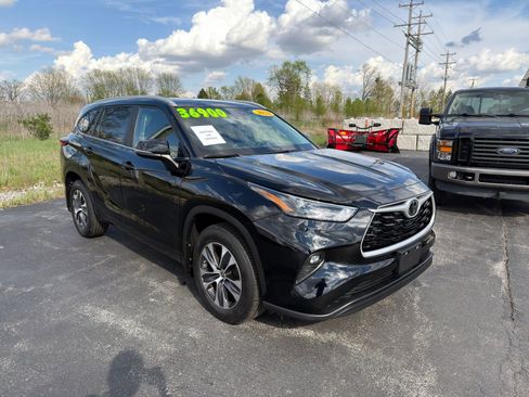 Used 2023 Toyota Highlander XLE image 8