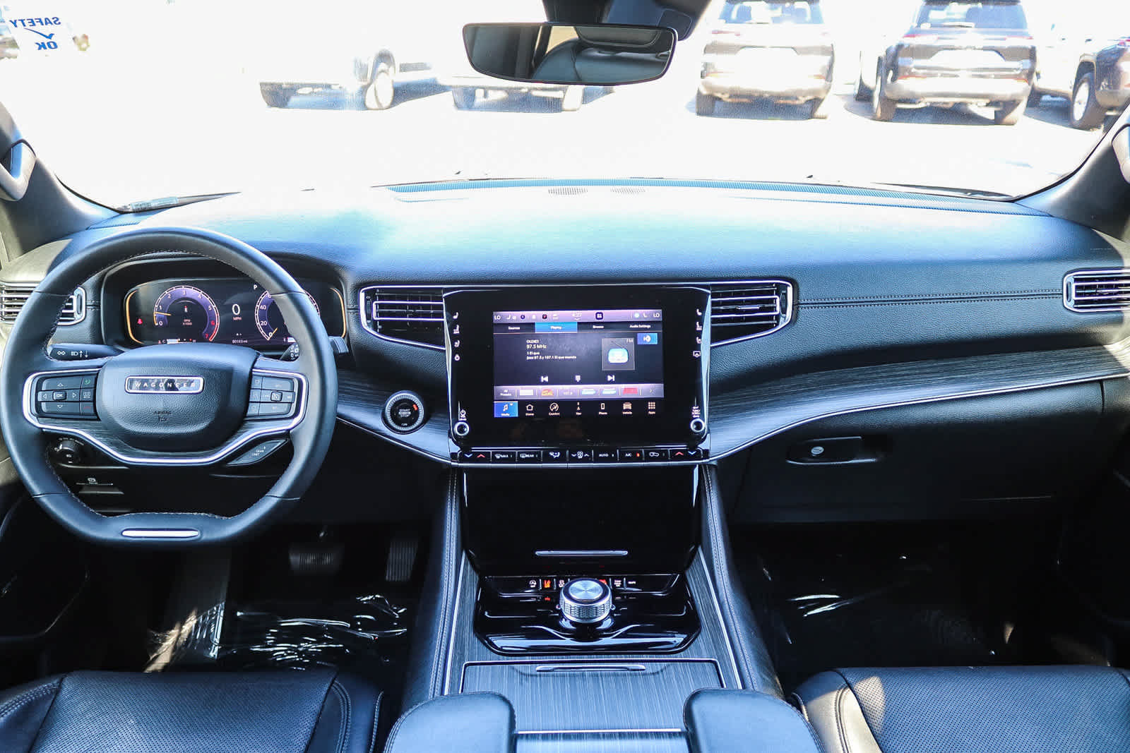 Used 2024 Jeep Wagoneer L Series II RWD image 11