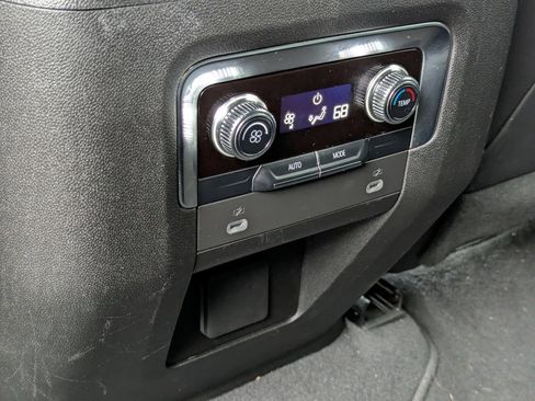 Used 2023 GMC Yukon SLT image 26