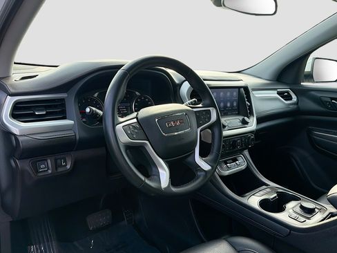 Used 2023 GMC Acadia SLT AWD/4WD image 4