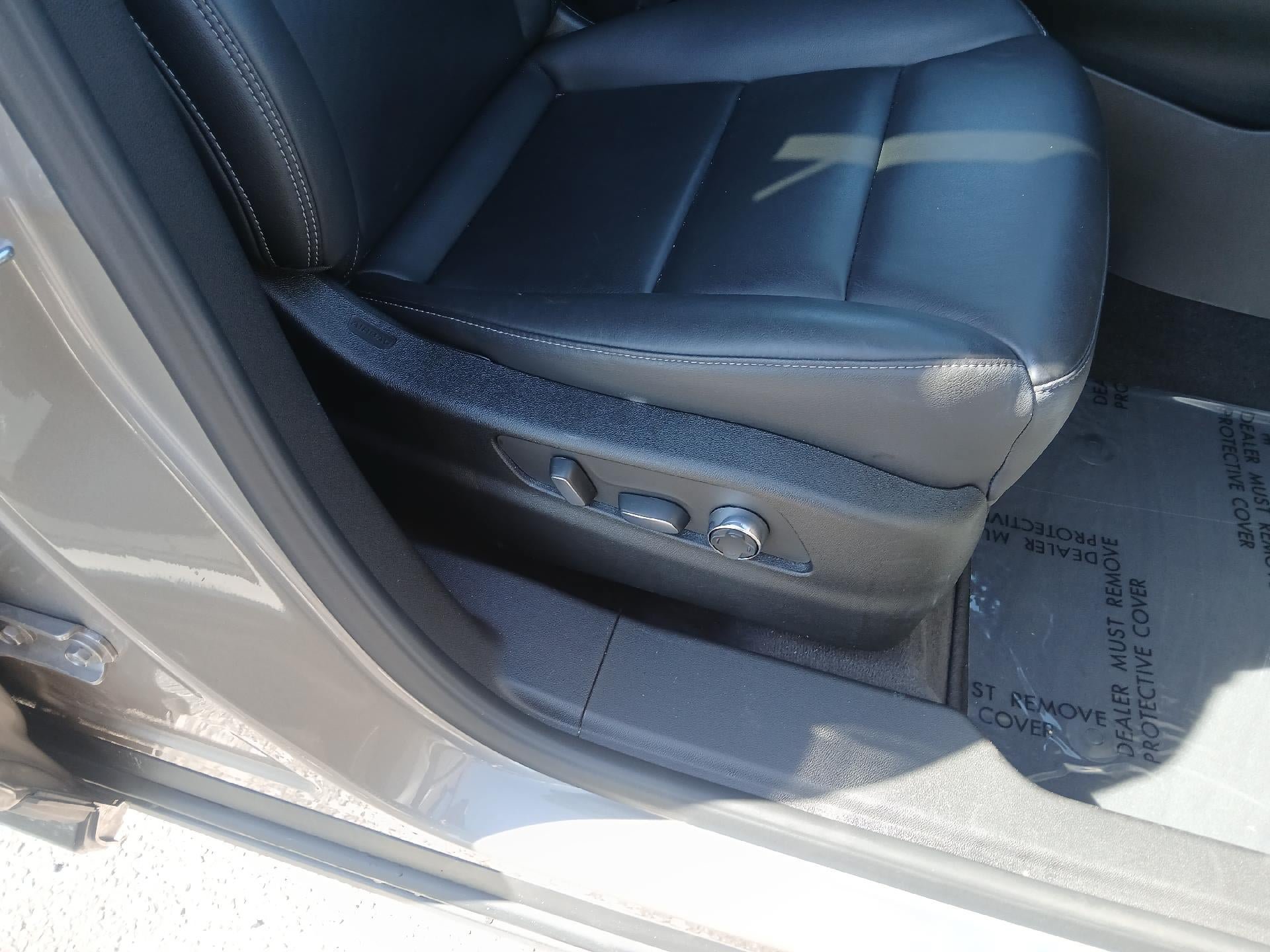 Used 2025 Cadillac XT4 Premium Luxury FWD image 21