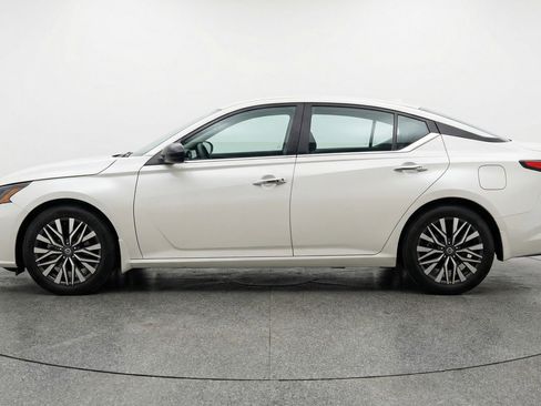 Used 2025 Nissan Altima 2.5 SV FWD image 5