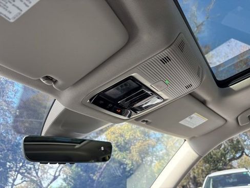 Used 2025 Volkswagen Atlas SEL Premium R-Line image 15