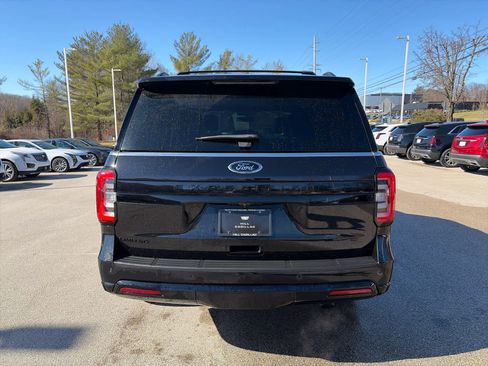 Used 2023 Ford Expedition Limited image 3