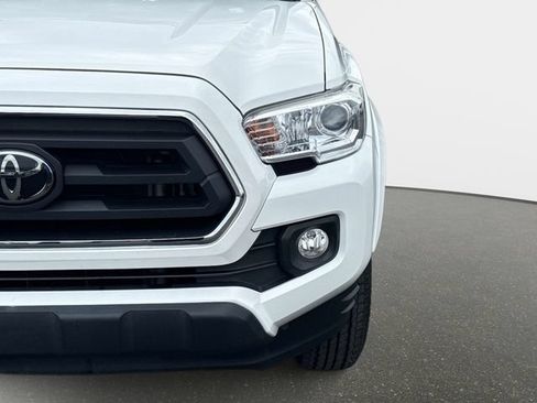 Used 2022 Toyota Tacoma SR5 w/ Technology Package RWD image 9