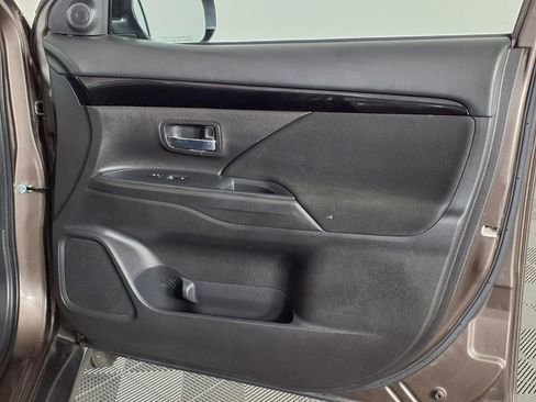 Used 2020 Mitsubishi Outlander ES image 8