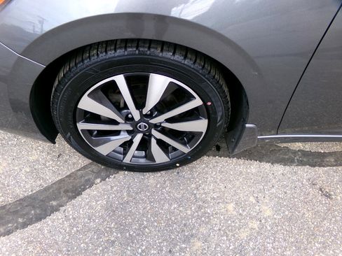 Used 2020 Nissan Sentra SV w/ SV Premium Package image 13