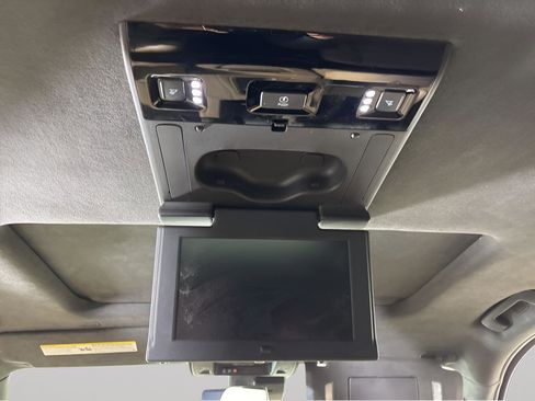 Used 2020 Cadillac Escalade Platinum image 36