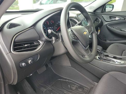New 2025 Chevrolet Malibu LS image 10