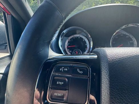 Used 2015 Dodge Grand Caravan SXT FWD image 19