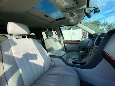Used 2004 Lincoln Aviator Luxury image 17