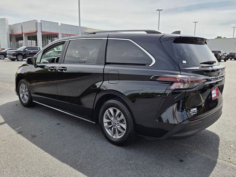 Used 2025 Toyota Sienna LE FWD image 9