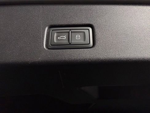 Used 2024 Audi Q4 e-tron Prestige w/ Black Optic Package AWD/4WD image 31