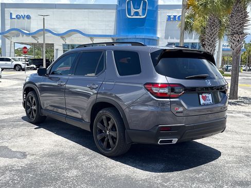 Certified 2025 Honda Pilot Black Edition image 9