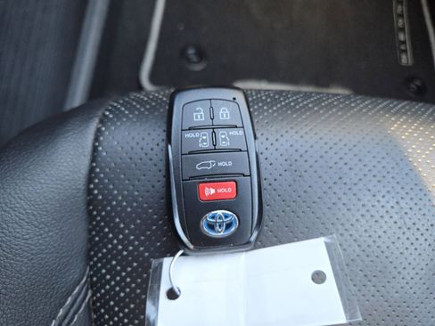 Used 2023 Toyota Sienna XSE FWD image 38