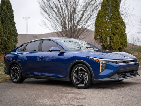 Used 2025 Kia K4 EX image 3