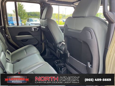 New 2025 Jeep Gladiator Mojave image 25