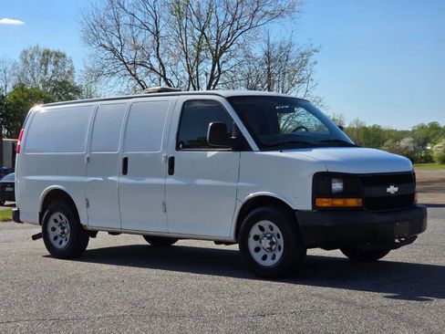 Used 2012 Chevrolet Express 1500 RWD image 2