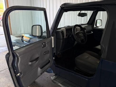 Used 2005 Jeep Wrangler Unlimited AWD/4WD image 7
