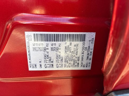 Used 2025 Nissan Rogue S image 33